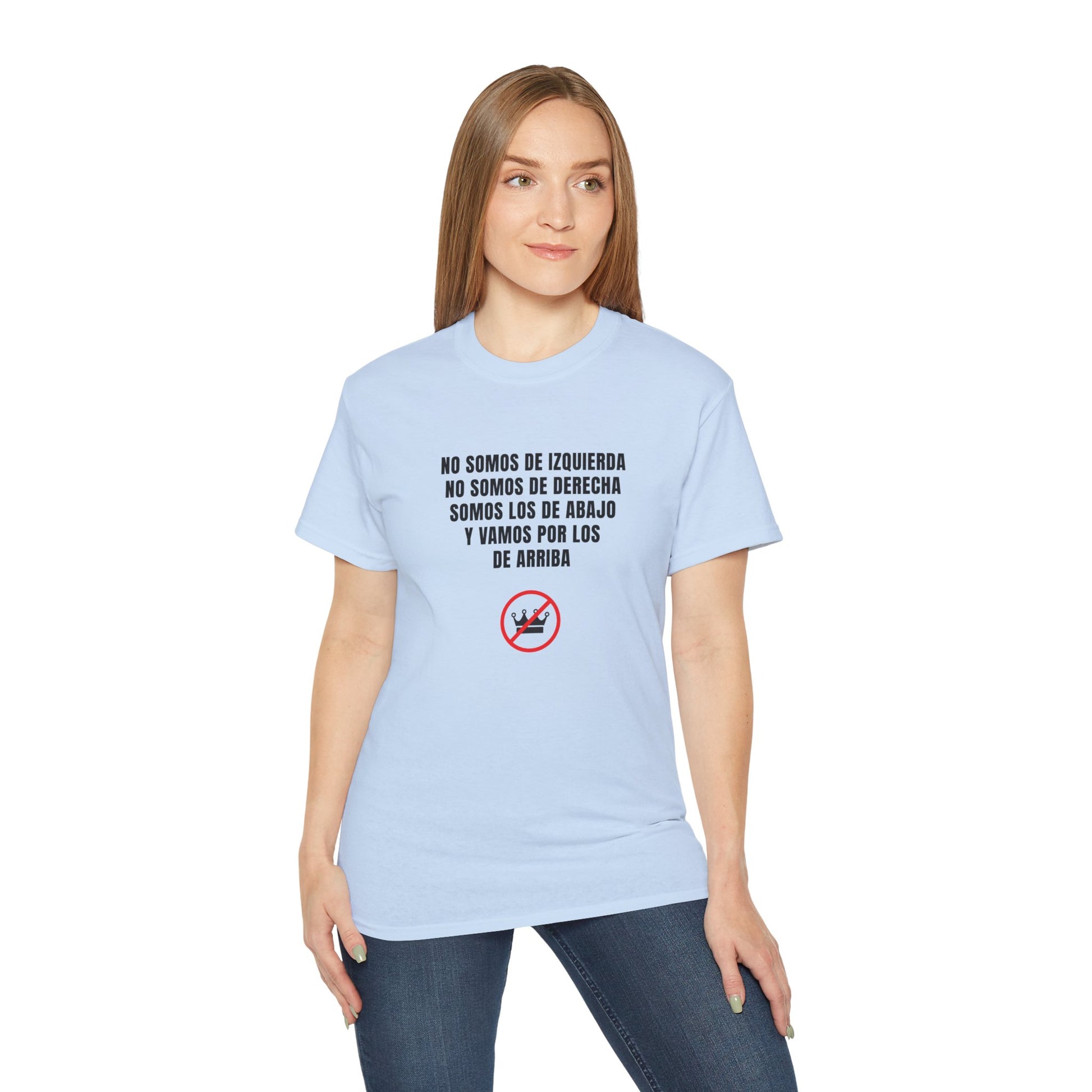 Abolish Monarchy Quote T-Shirt featuring a bold Spanish political slogan advocating for social justice and resistance against elitism.